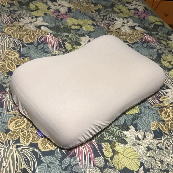 NEW CUSHION LAB Deep Sleep Pillow, Patented Ergonomic Contour Design - Picture 6 of 8